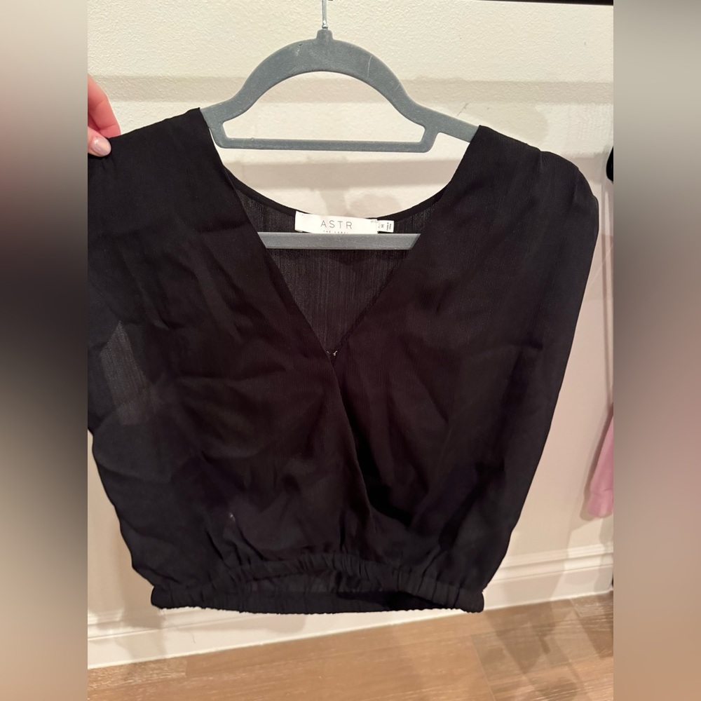 ASTR Medium Black Top. 🖤⚡️